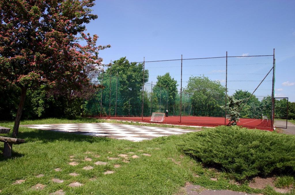 Teleki-Degenfeld Kastelyszallo Szirák Buitenkant foto