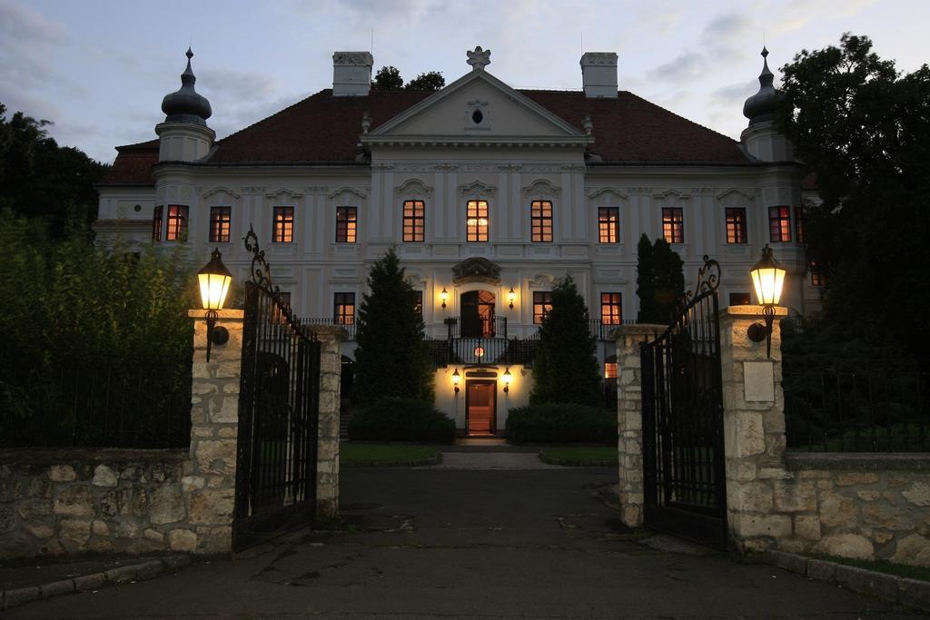 Teleki-Degenfeld Kastelyszallo Szirák Buitenkant foto